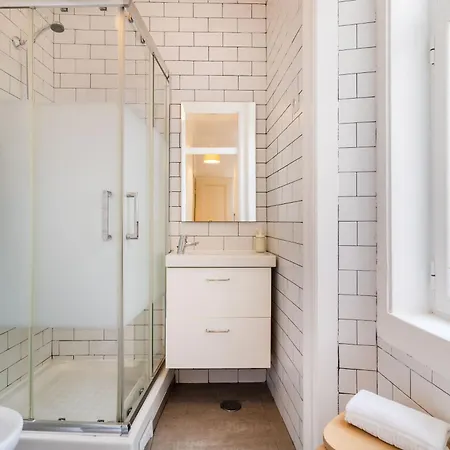 Restauradores By Hill * Lisboa